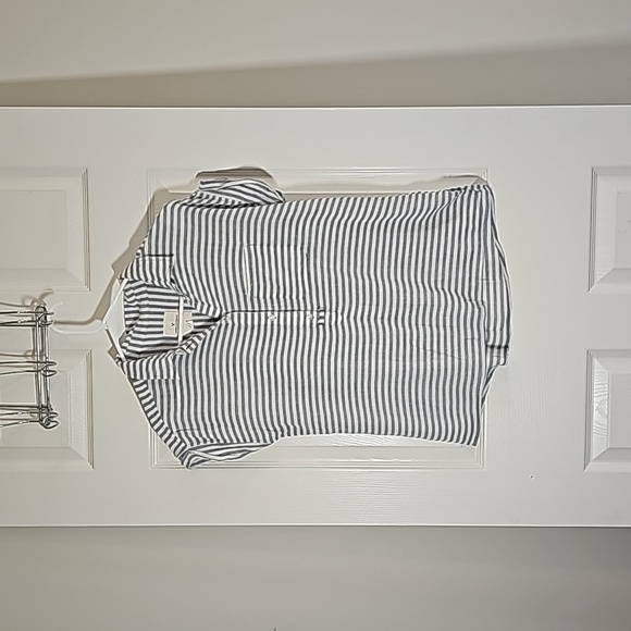 American Eagle Blue White Lightweight One Pocket Short Sleeve Top Size XS - Picture 1 of 8